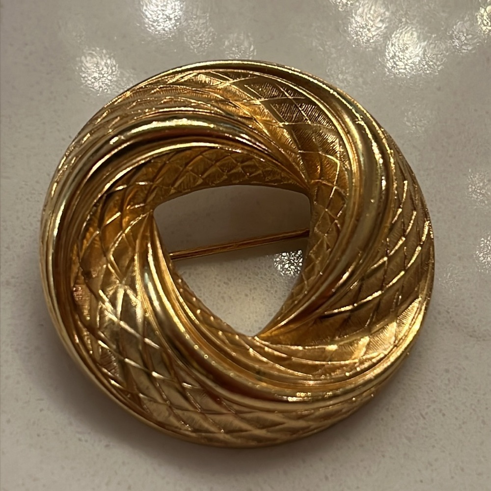 Vintage Dior maker Grosse Germany 1964 textured gold plated twist brooch